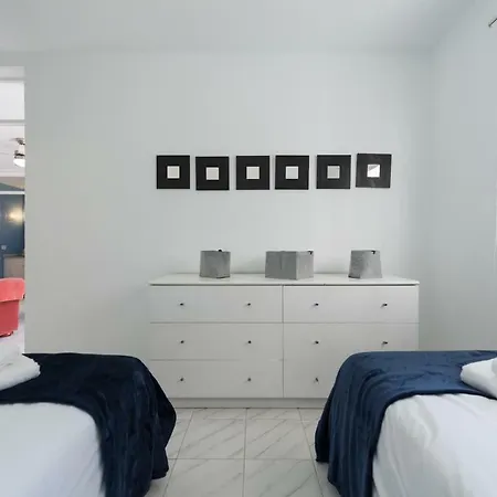 First Line Apartment *